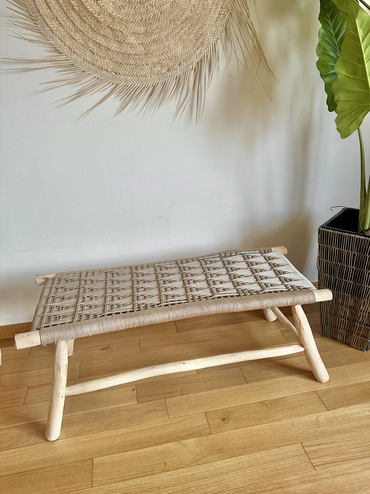 Banc marocain en bois et tressage en fil coloré beige 100cm
