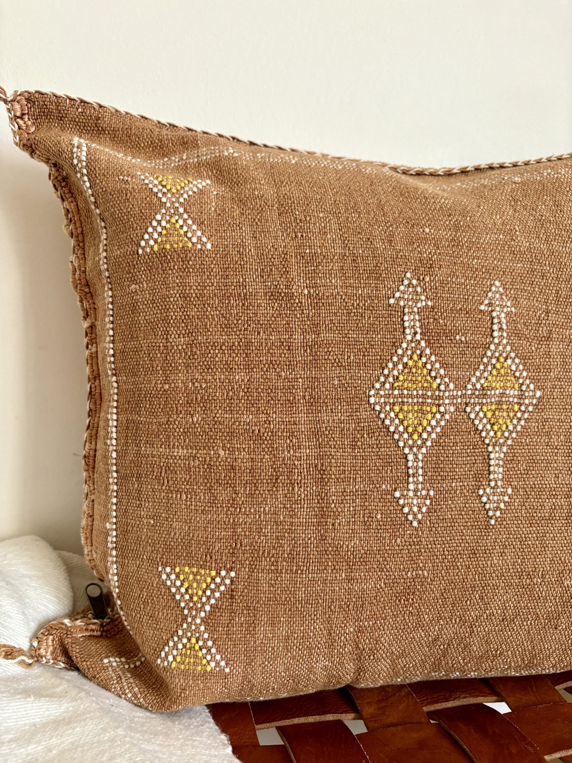 HOUSSE DE COUSSIN MAROCAIN SABRA MARRON 50x50