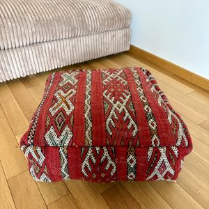 Pouf marocain carré en tissu rouge