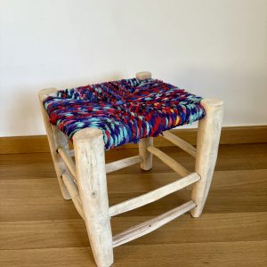 Tabouret marocain coloré boucherouite et en bois naturel