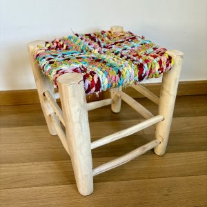 Tabouret marocain coloré boucherouite et en bois naturel