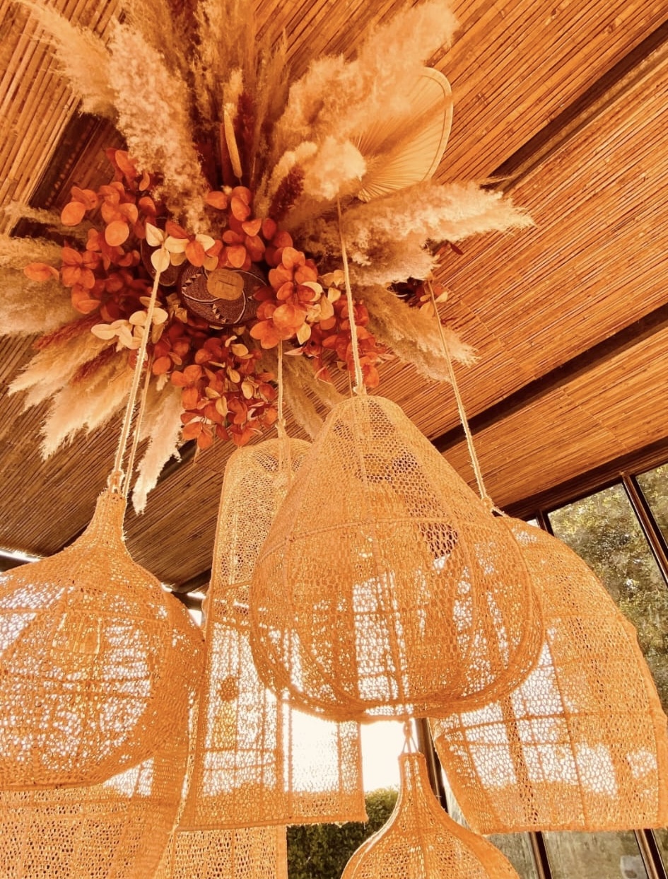 COMPOSITION DE SUSPENSIONS MAROCAINES EN DENTELLE DE RAPHIA