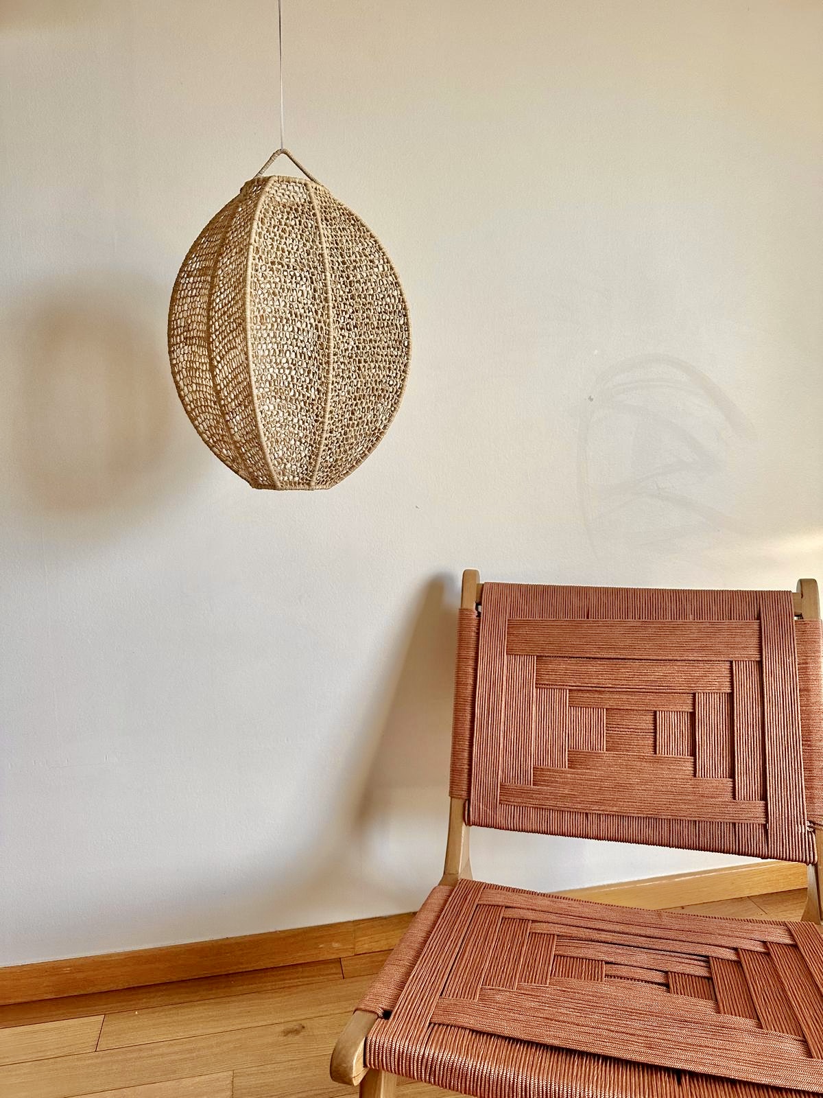 SUSPENSION MAROCAINE EN DENTELLE DE RAPHIA RONDE ALLONGÉ H40