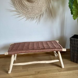 Banc marocain en bois et tressage en fil coloré rose poudré 100cm
