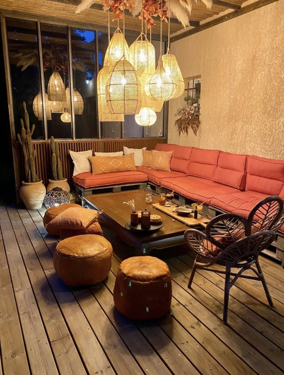 Photo salon avec pouf marocain - Inspiration Berbere