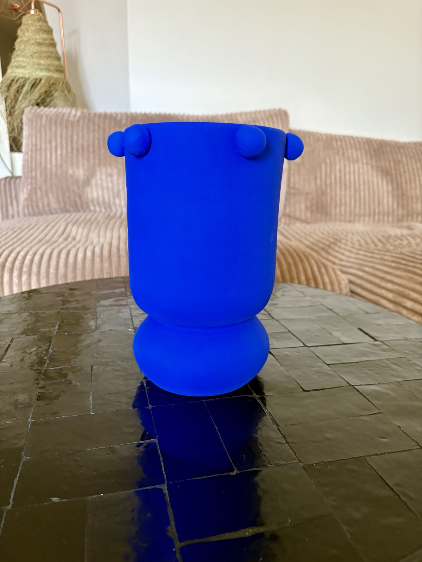 VASE MAROCAIN À BOUTONS BLEU MAJORELLE H24,5 – Image 2