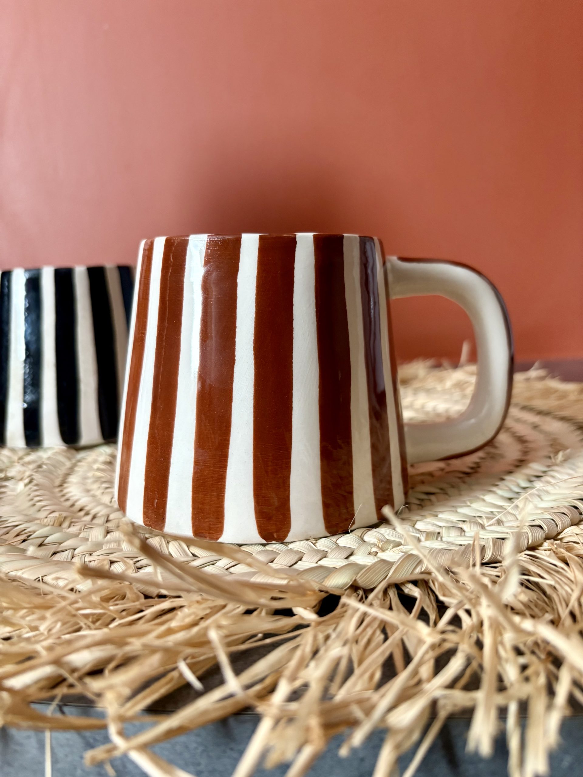 Photo MUG MAROCAIN RAYÉ MARRON FAIT MAIN