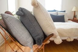 Coussins marocains pour un canapé en décoration cocooning