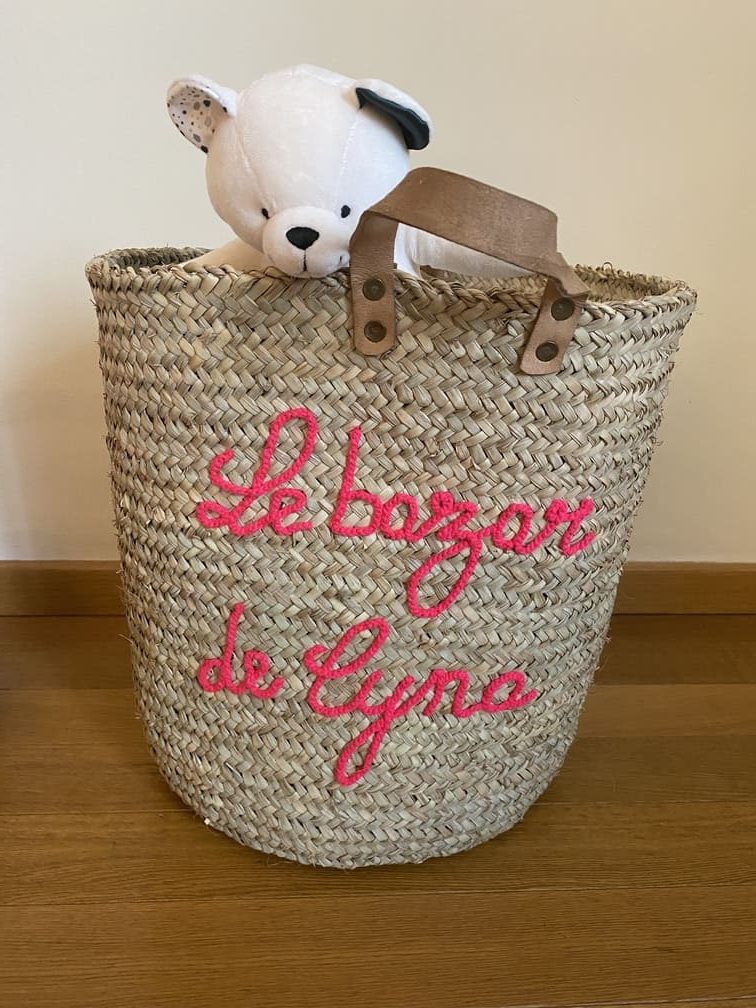 Panier marocain en paille pour une décoration cocooning pratique